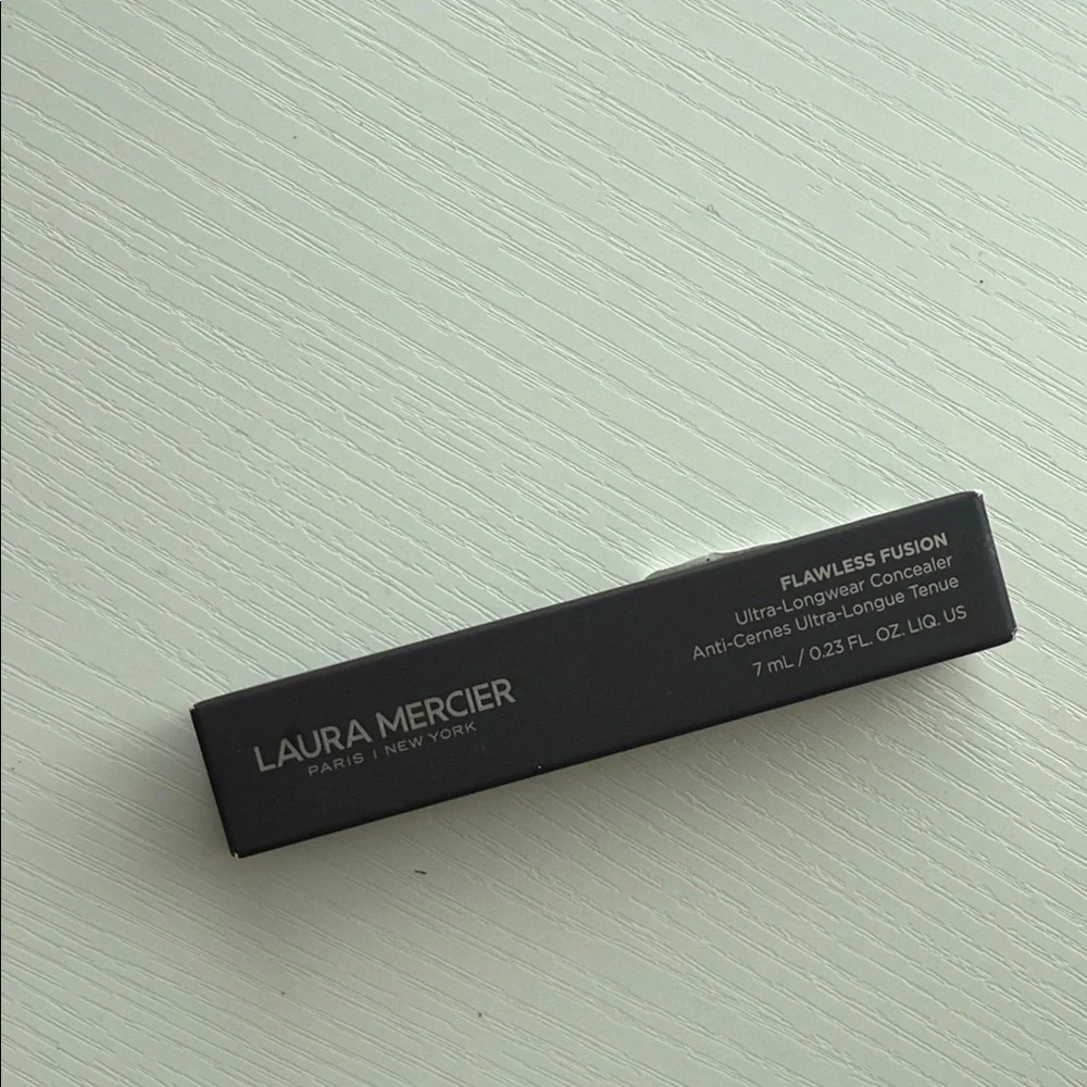 Laura Mercier Flawless Fusion Concealer - Black Packaging